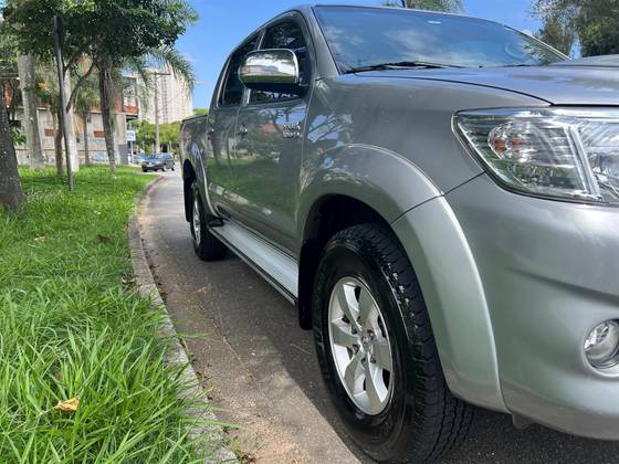 TOYOTA HILUX 3.0 SRV 4X4 CD 16V TURBO INTERCOOLER DIESEL 4P AUTOMÁTICO TOYOTA HILUX 3.0 SRV 4X4 CD 16V TURBO INTERCOOLER DIESEL 4P AUTOMÁTICO